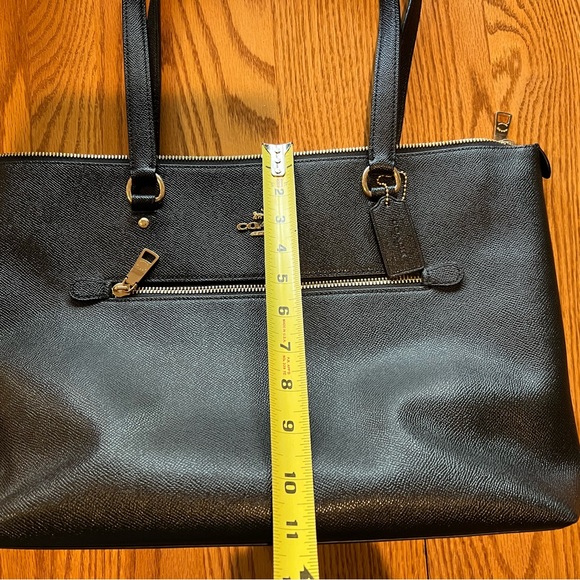 Coach large handbag. Sophisticated black pebble leather shoulder bag must have!! - Picture 3 of 12